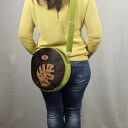 Okrągła torba MONSTERA - limonka i czekolada, skóra naturalna (na ramię / crossbody)