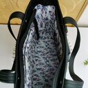Pojemna torebka shopper na ramię w kwiaty z kosmetyczką
