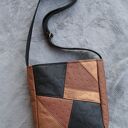 mała brązowo-czarna torebka na ramię