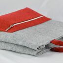 Torebka laptopówka - filcowa torba na laptopa A4 szara i czerwona, na ramię