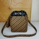 Torebka worek bucket bag na ramię karmelowa z zawieszką