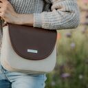 Torebka listonoszka podkówka beżowa z klapką i paskiem czekoladowy brąz