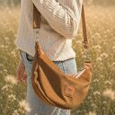 Torebka crossbody z tkaniny 'wool look' Orzech Laskowy