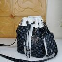 Torebka worek bucket bag na ramię kolor antracyt z zawieszką