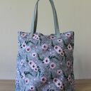 Worek Hobo - polne kwiaty na szarym tle