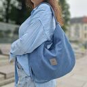 Sztruksowa mała torba worek - niebieska mini hobo na ramię