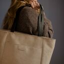 Torba Shopper z tłoczonego nubuku tapicerskiego w kolorze beżowym