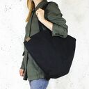 Shelly Bag czarna torba w kształcie koszyka vegan na ramię - pojemna do pracy