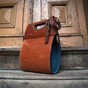 Skórzana stylowa torebka Łezka kolor Rudy i Granatowy wykonana ręcznie od Ladybuq