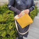 Listonoszka z klapką Ada kolor miodowy