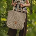 Beżowa torba shopper z plecionki typu wafel na ramię