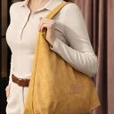 Torba Hobo z nubuku Miodowa