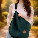 Torba hobo z wodoodpornego weluru Butelkowa Zieleń