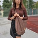 Duża zamszowa torba worek hobo na ramię w czekoladowym brązie