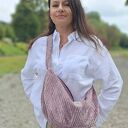 Sztruksowa torba hobo wrzosowa na ramię - miękki sztruks i regulowany pasek 