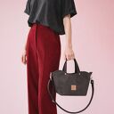 Zamszowa torebka kuferek z falami Czekoladowa