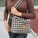 Torebka w pepitkę z puchatej tkaniny Beżowo-Czarna