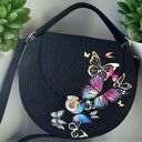 Okrągła torebka boho na ramię - handmade ze sznurka z haftem motyli