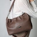 Torebka typu cloud midi z taupe skóry naturalnej na ramię i crossbody