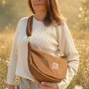 Torebka crossbody wool look w kolorze orzecha laskowego