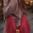 Zamszowa torba hobo w czerwieni - worek na ramię handmade