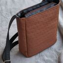 mała brązowo-czarna torebka na ramię