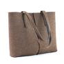 na ramię: Duża brązowa torebka z filcu - minimalistyczna - niska - pojemna filcowa filc