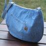 Lekka torba/worek na ramię, wykonana z niebieskiego jeansu (odzyskanego ze spodni) oraz z tkaniny obiciowej imitującej len w kolorze błękitno. Zero waste