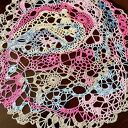 Obrus Freeform - rękodzieło szydełkowe z bawełny 100% (75 x 78 cm)