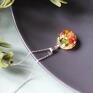 zielone naszyjniki biżuteria artystyczna wisiorek z naturalnymi kwiatami w żywice