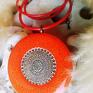 GAIA ceramika artystyczna XXL naszyjnik z wisiorkiem na rzemieniu pomarańczowa biżuteria vintage