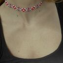 Folkowy choker z koralików z etnicznym ornamentem