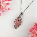 Naszyjnik Rodonit stal chirurgiczna wisiorek handmade wirewrapping