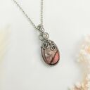 Naszyjnik Rodonit stal chirurgiczna wisiorek handmade wirewrapping