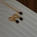 Złoty naszyjnik z onyksem