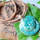 Ceramiczny naszyjnik amulet Twarz Księżyca - intuicja i spokój na rzemieniu