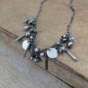 Delikatny naszyjnik z zawieszkami