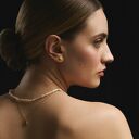 złoty naszyjnik z muszelką