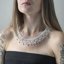 Biała koronka - ręcznie robiony choker z koralików szklanych Preciosa