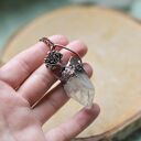 Kryształ górski z motywem drzewa - miedziany naszyjnik