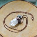 Kryształ górski z motywem drzewa - miedziany naszyjnik