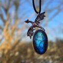 Naszyjnik z labradorytem i smokiem