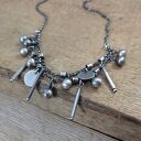 Delikatny naszyjnik z zawieszkami