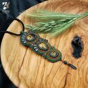 Naszyjnik haftowany z tygrysim okiem