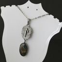 Runa Laguz z labradorytem - srebrny talizman ochronny