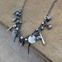 Delikatny naszyjnik z zawieszkami