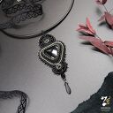 Gotycki wisior z onyksem, haftowany