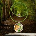 naszyjnik z witrażowym wisiorem BOTANIQO z agatem, koralem, howlitem