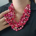 Różowy naszyjnik z drobnych drewnianych koralików