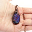 Miedziany naszyjnik z galwanizowanym agatem - kobalt i fiolet (wire-wrapping)